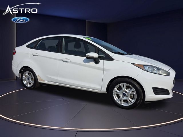 Oxford White 2015 Ford Fiesta Sedan Front-Wheel Drive 6-Speed Automatic