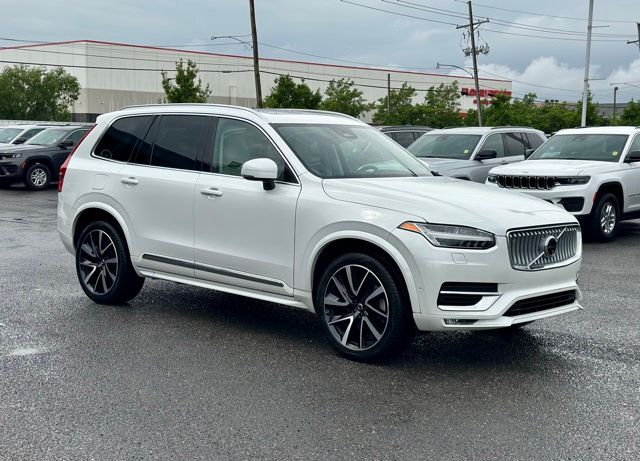 2024 Volvo XC90 B6 Plus Bright Theme