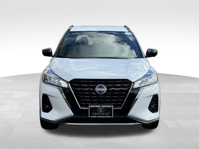 2023 Nissan Kicks SR 8