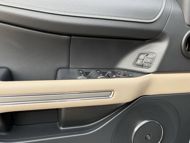 Used 2022 White Ford Limited image 11