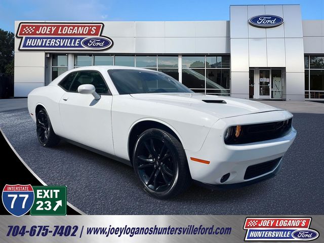 White Knuckle Clearcoat 2018 Dodge Challenger SXT RWD Coupe Rear-Wheel Drive 8-Speed Automatic