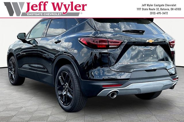 View vehicle photo 4