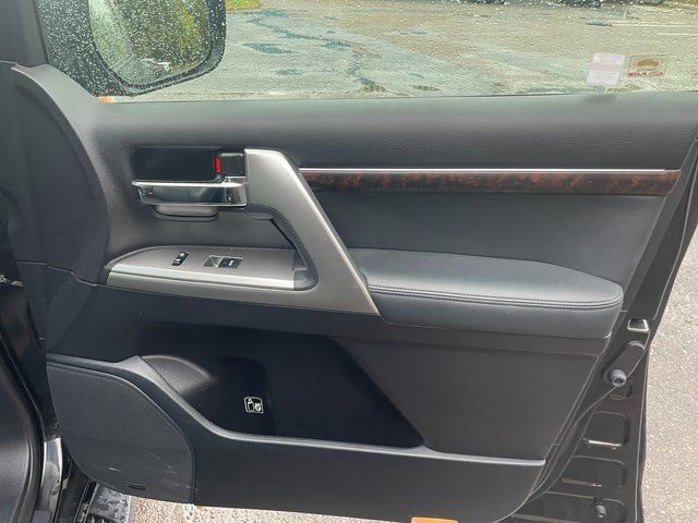 2015 Toyota Land Cruiser Base - Photo 31