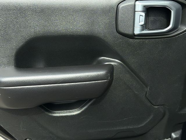 Used 2020 Black Jeep Mojave image 20