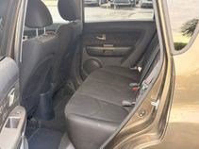 Used 2013 Green Kia Plus image 12