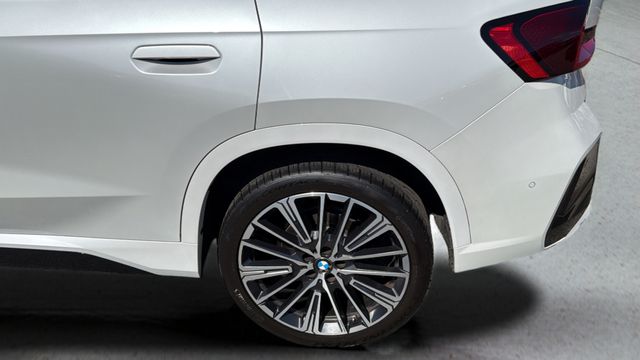 Used 2024 White BMW xDrive28i image 41