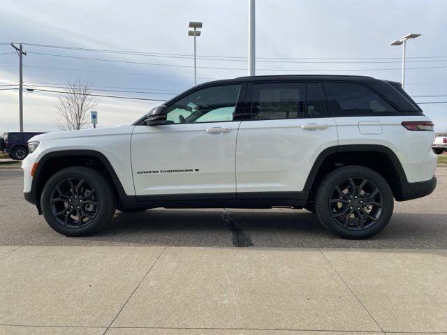 2025 Jeep Grand Cherokee Limited - Bright White Clearcoat exterior view 8