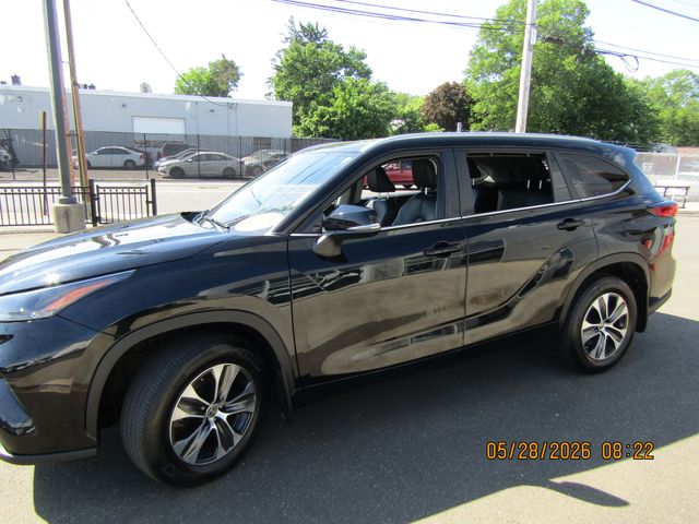used 2023 Toyota Highlander car, priced at $35,499