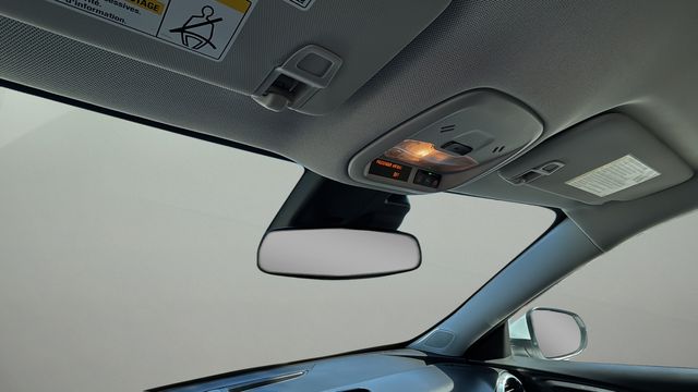 Used 2025 White Chevrolet LT image 28