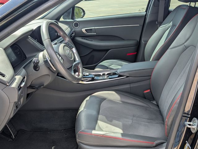 Used 2021 Black Hyundai SEL Plus image 13