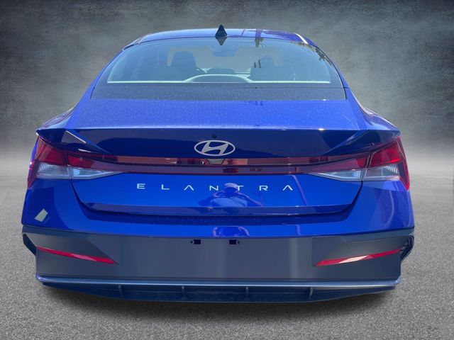 2024 Hyundai Elantra SE 4