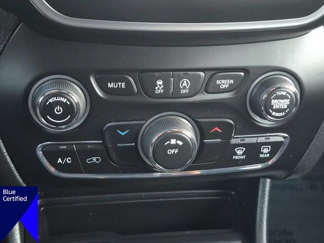Used 2019 Silver Jeep Latitude image 25