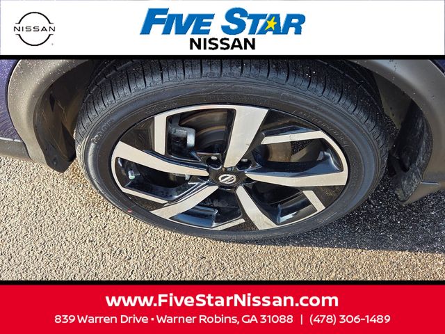 Used 2021 Blue Nissan SL image 17