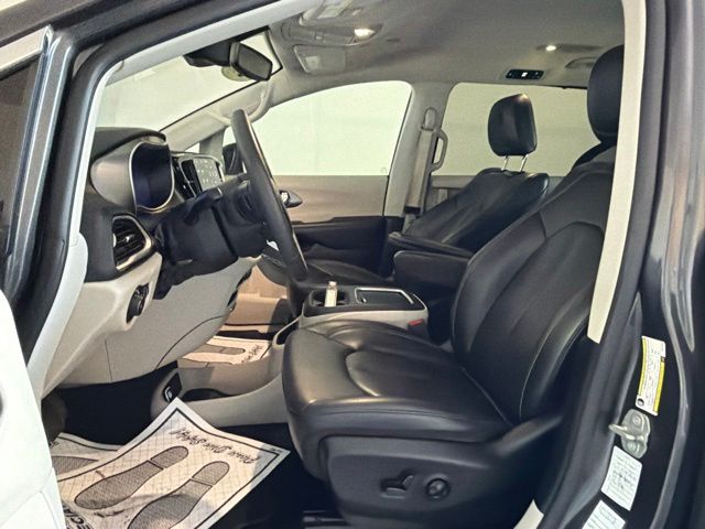 Used 2023 Chrysler Pacifica Van
