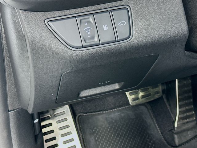 Thumbnail: 2025 Genesis G70 - 10