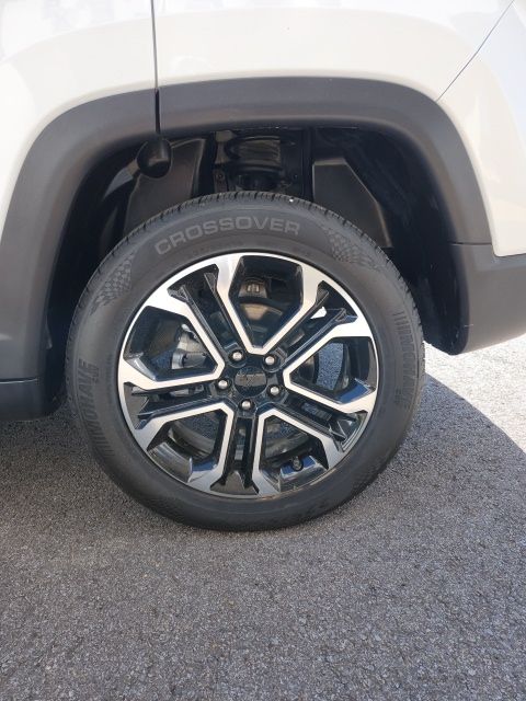 Used 2024 White/off-white Jeep Limited image 8