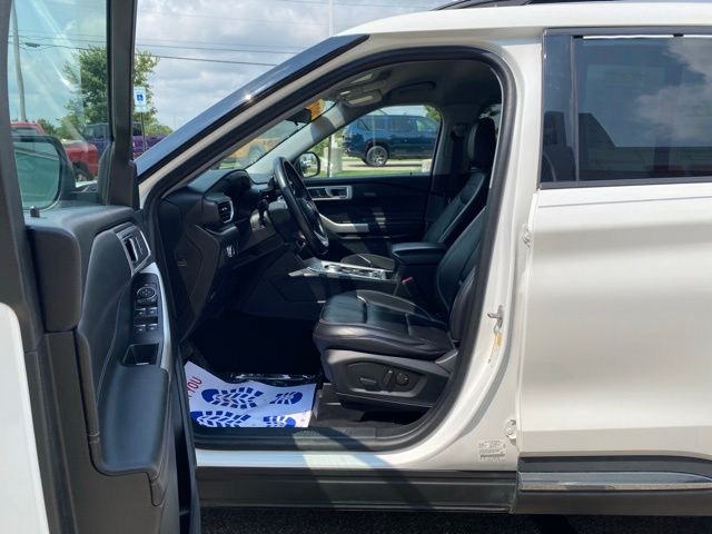 2021 Ford Explorer XLT - White Metallic exterior view 11