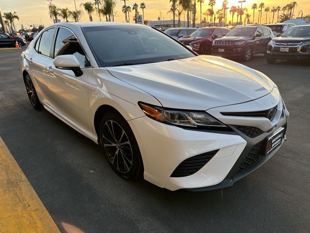 2018 Toyota Camry SE 3