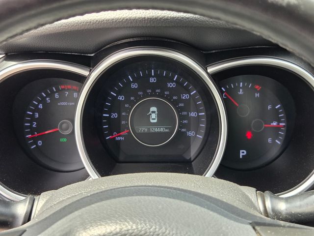Used 2015 White Kia EX image 23