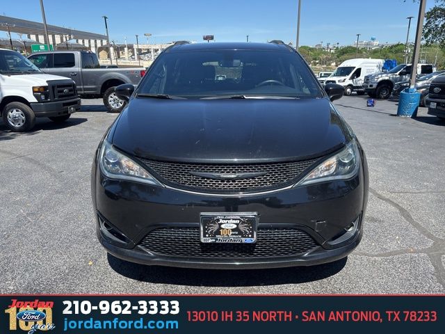 Used Car 2020 Chrysler Pacifica  Touring L For Sale Under $20,000 In San Antonio, Texas
