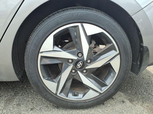 2023 Hyundai Elantra - Image 10