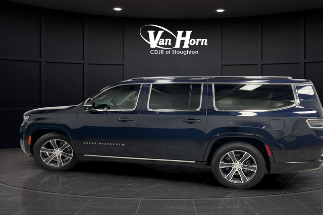 Used 2023 Midnight Sky Jeep Base image 4