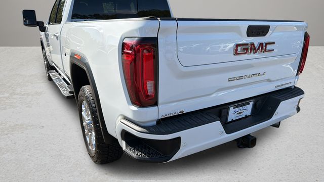 Used 2022 White GMC Denali image 43