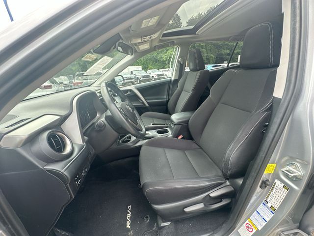 Used 2018 Silver Toyota XLE image 21
