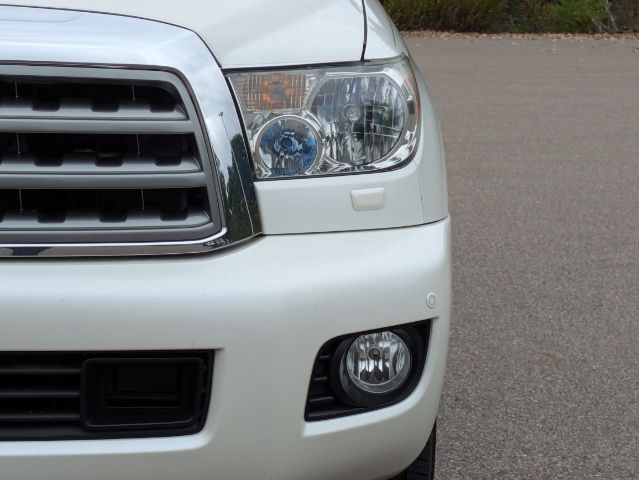 2014 Toyota Sequoia Platinum 13