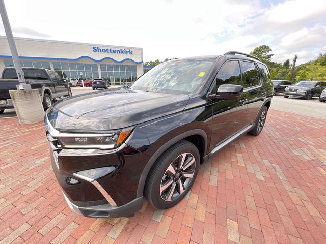 Used 2025 Honda Pilot SUV