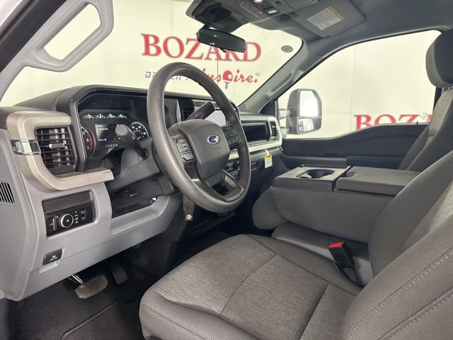 2025 Oxford White Ford Super Duty F-250 SRW XL 4X4 Truck