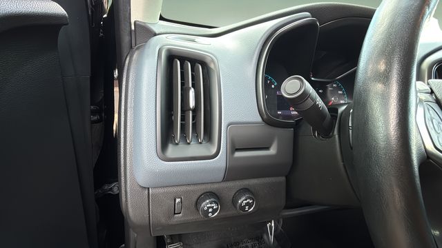 Used 2022 Black Chevrolet Z71 image 21