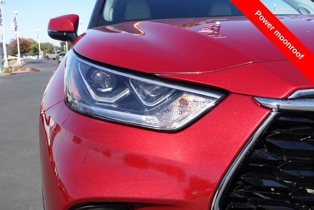 used 2022 Toyota Highlander car, priced at $32,499
