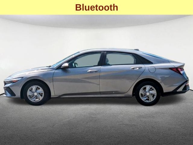 2024 Hyundai Elantra SE 8