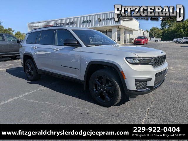  2023 Jeep Grand Cherokee L Altitude 4WD   