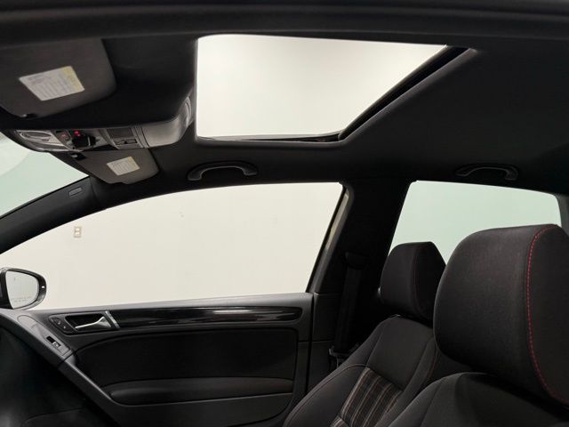 2010 Volkswagen GTI photo
