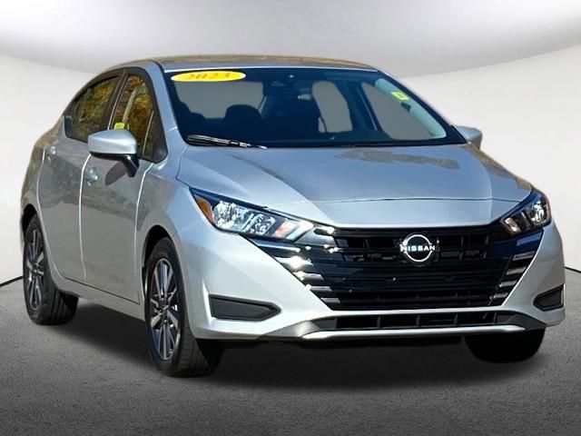 2023 Nissan Versa 1.6 SV 2