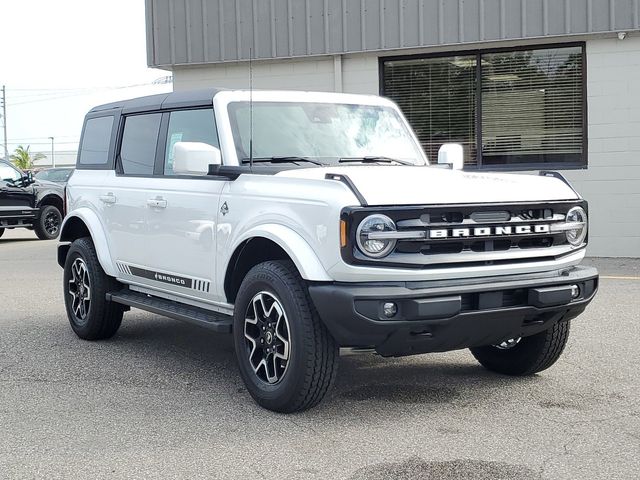 2024 Ford Bronco Outer Banks 3