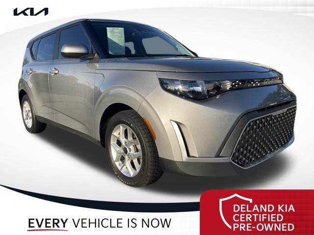 2023 Kia Soul LX's photo