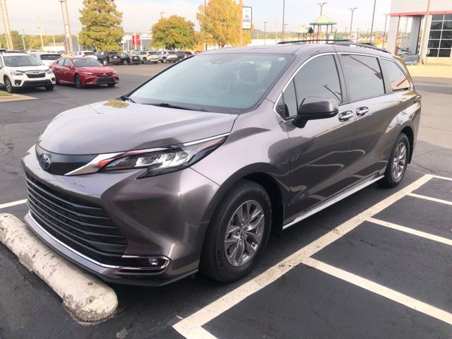 2022 Toyota Sienna XLE 4