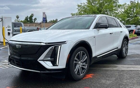 Crystal White Tricoat 2024 Cadillac LYRIQ Luxury 2 AWD SUV / Crossover All-Wheel Drive 1-Speed Automatic