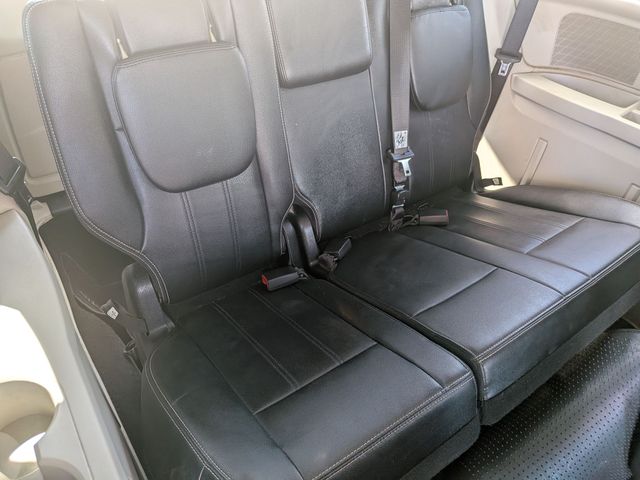 2015 Chrysler Town & Country - Image 30
