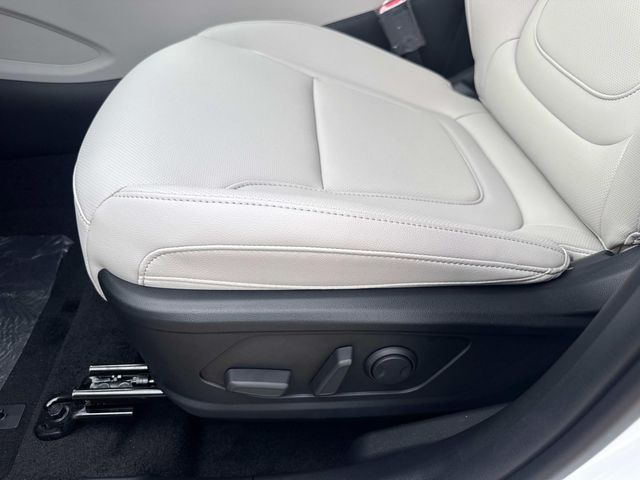 New 2026 White Hyundai SEL Plus image 17
