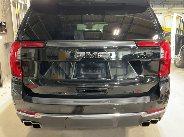 2025 Onyx Black GMC Yukon AT4 4X4 SUV