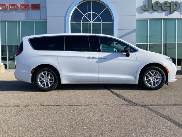 2026 Chrysler Pacifica Select - Bright White Clearcoat exterior view 4