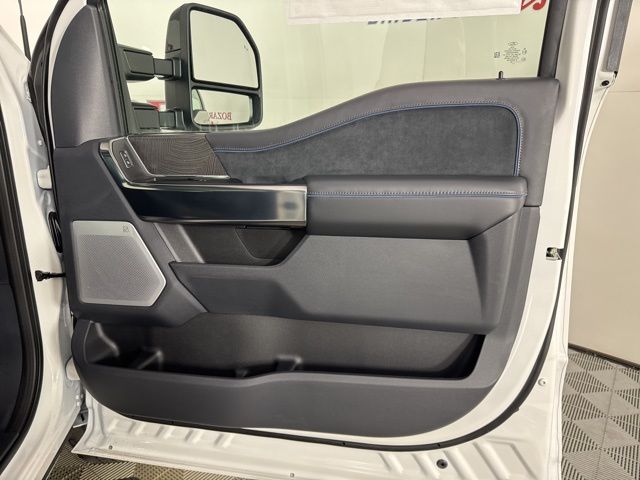 2025 Star White Metallic Tri-Coat Ford Super Duty F-250 SRW Platinum 4X4 Truck