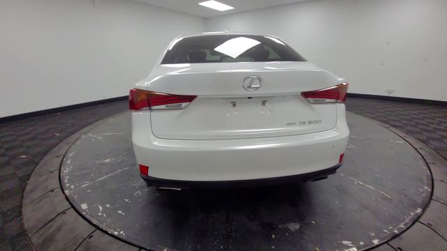 2017 – Lexus – IS