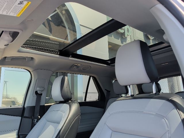 2021 Oxford White Ford Explorer XLT 4X4 SUV