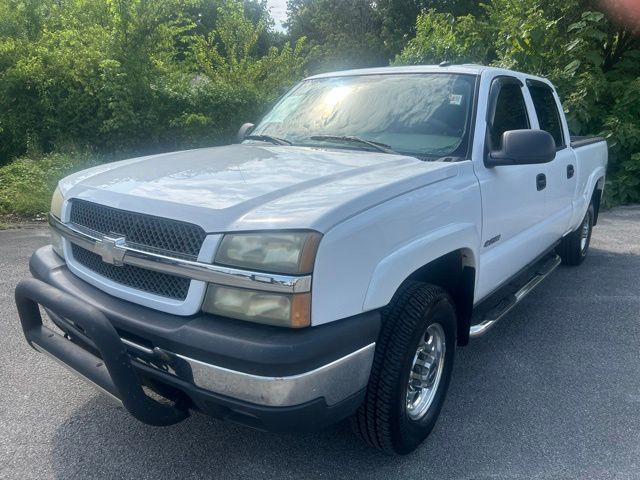 Olympic White 2004 Chevrolet Silverado 2500 Pickup Truck Four-Wheel Drive 4-Speed Automatic Overdrive