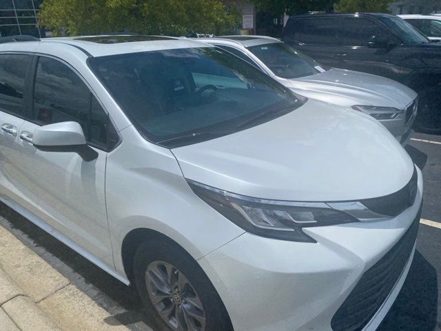 2022 Toyota Sienna XLE
